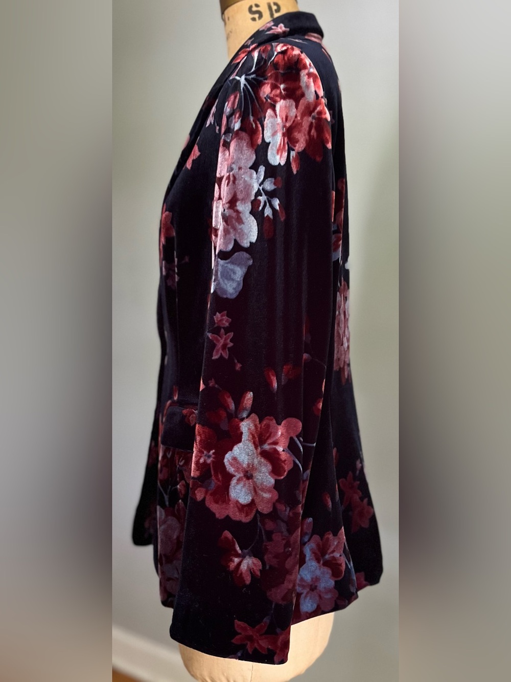 Tahari Velvet Floral Blazer 10 - Picture 5 of 8
